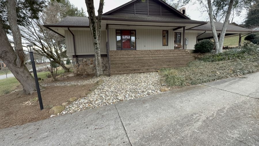 Rock bed at front entry